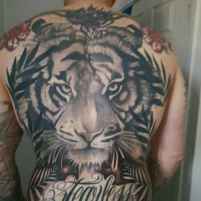 Tiger back piece in black and grey